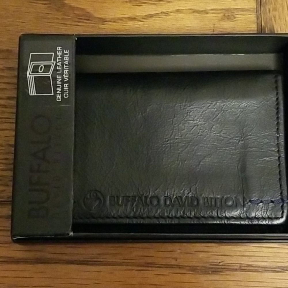 Buffalo David bitton  tri fold leather wal…
